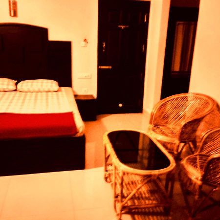 Hotel Royal Nest Vandiperiyar Luaran gambar