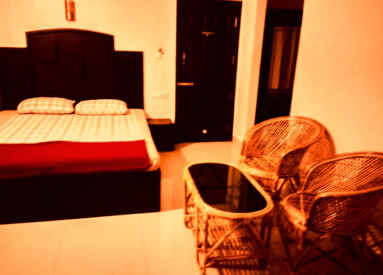 Hotel Royal Nest Vandiperiyar Luaran gambar