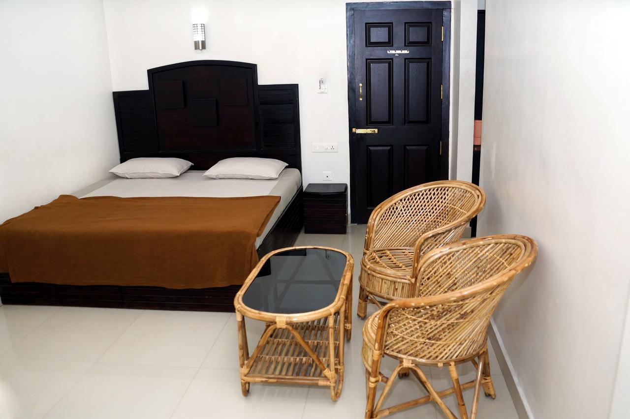 Hotel Royal Nest Vandiperiyar Luaran gambar