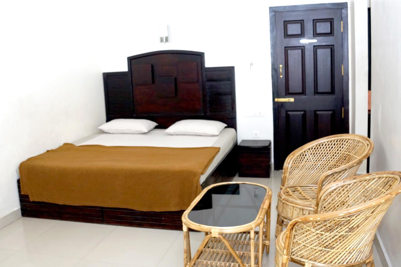 Hotel Royal Nest Vandiperiyar Luaran gambar