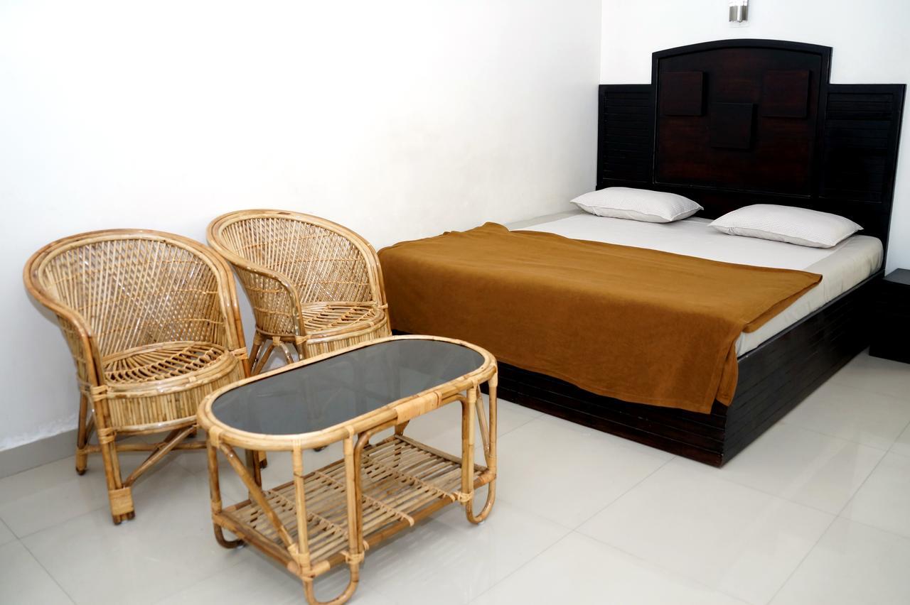 Hotel Royal Nest Vandiperiyar Luaran gambar